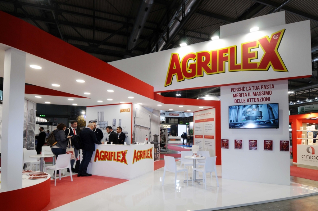 Stand Agriflex con adesivo calpestabile rosso.